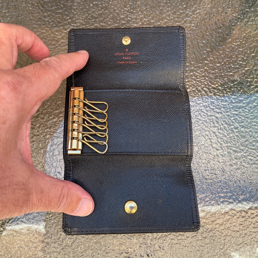 Black Epi Louis Vuitton Trifold 6-Key Holder